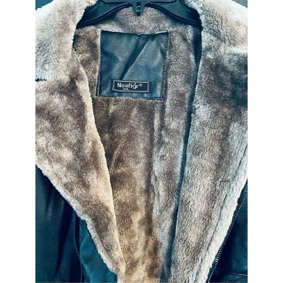 Neufigr Men's Faux Leather Jacket Winter Warm Faux Fur Lined Motorcycle Coat - Picture 5 of 8